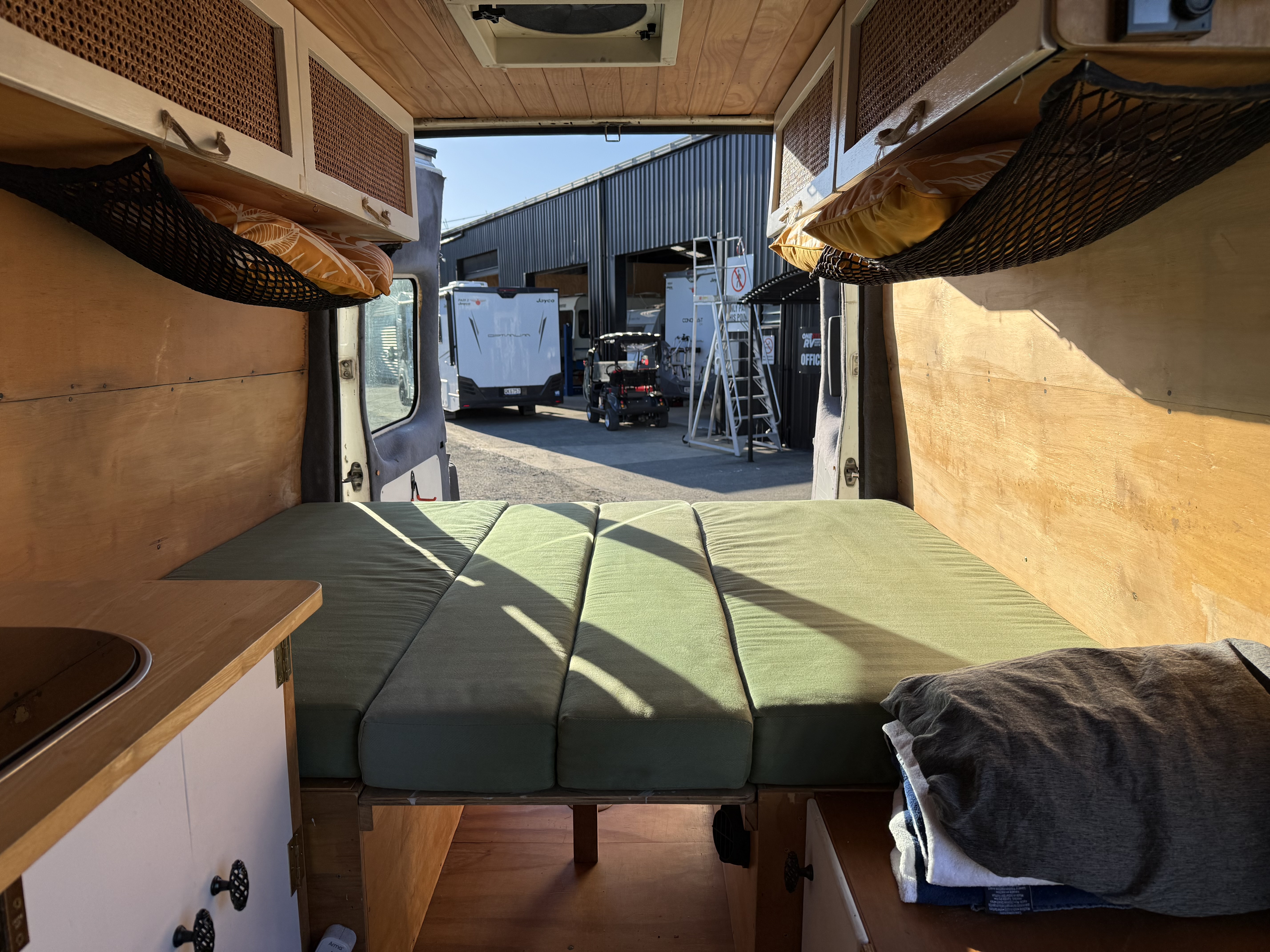 2005 Ford Transit Camper photo 17