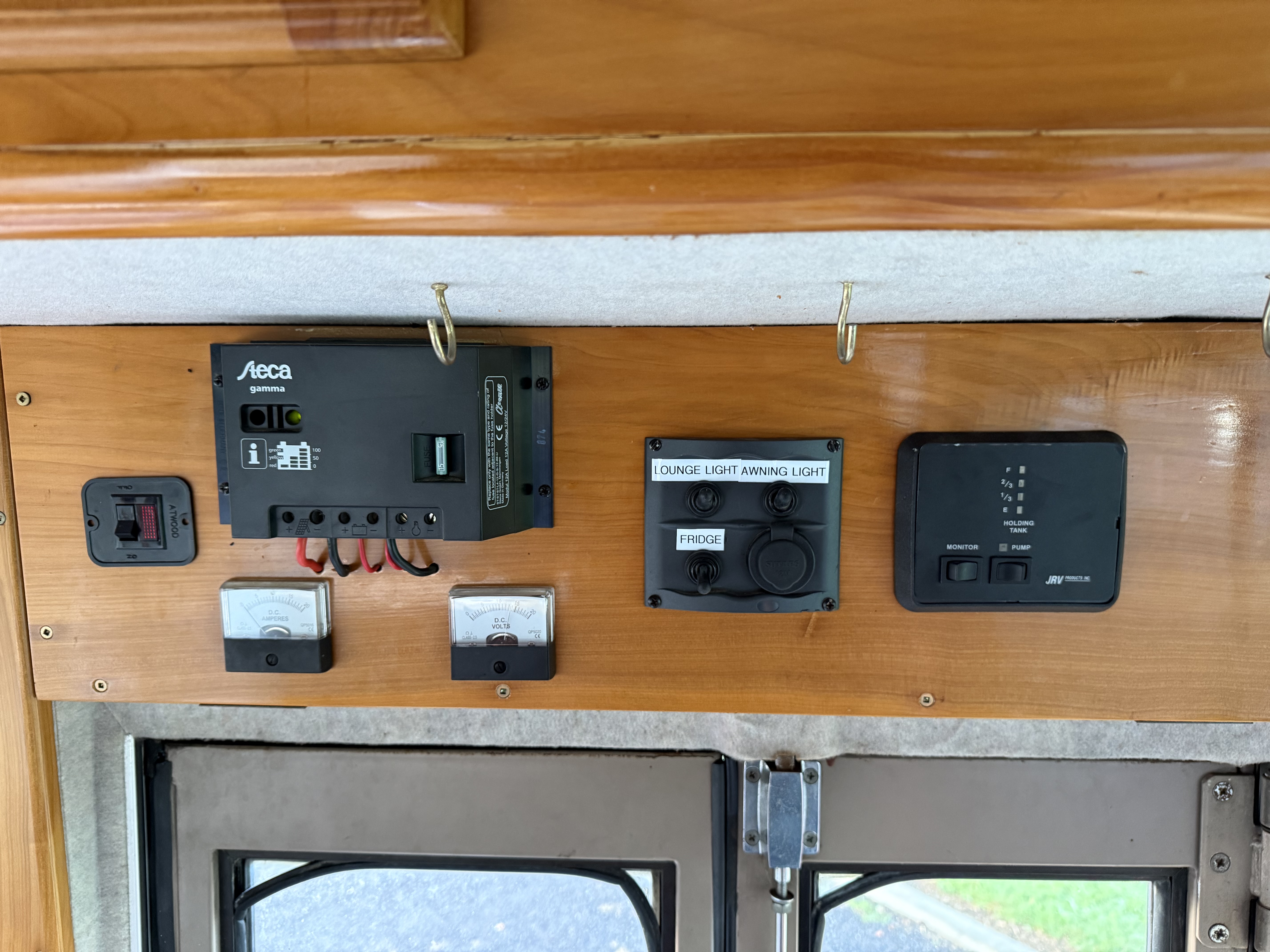1990 Hino Rainbow Wide Body Bus Conversion photo 13