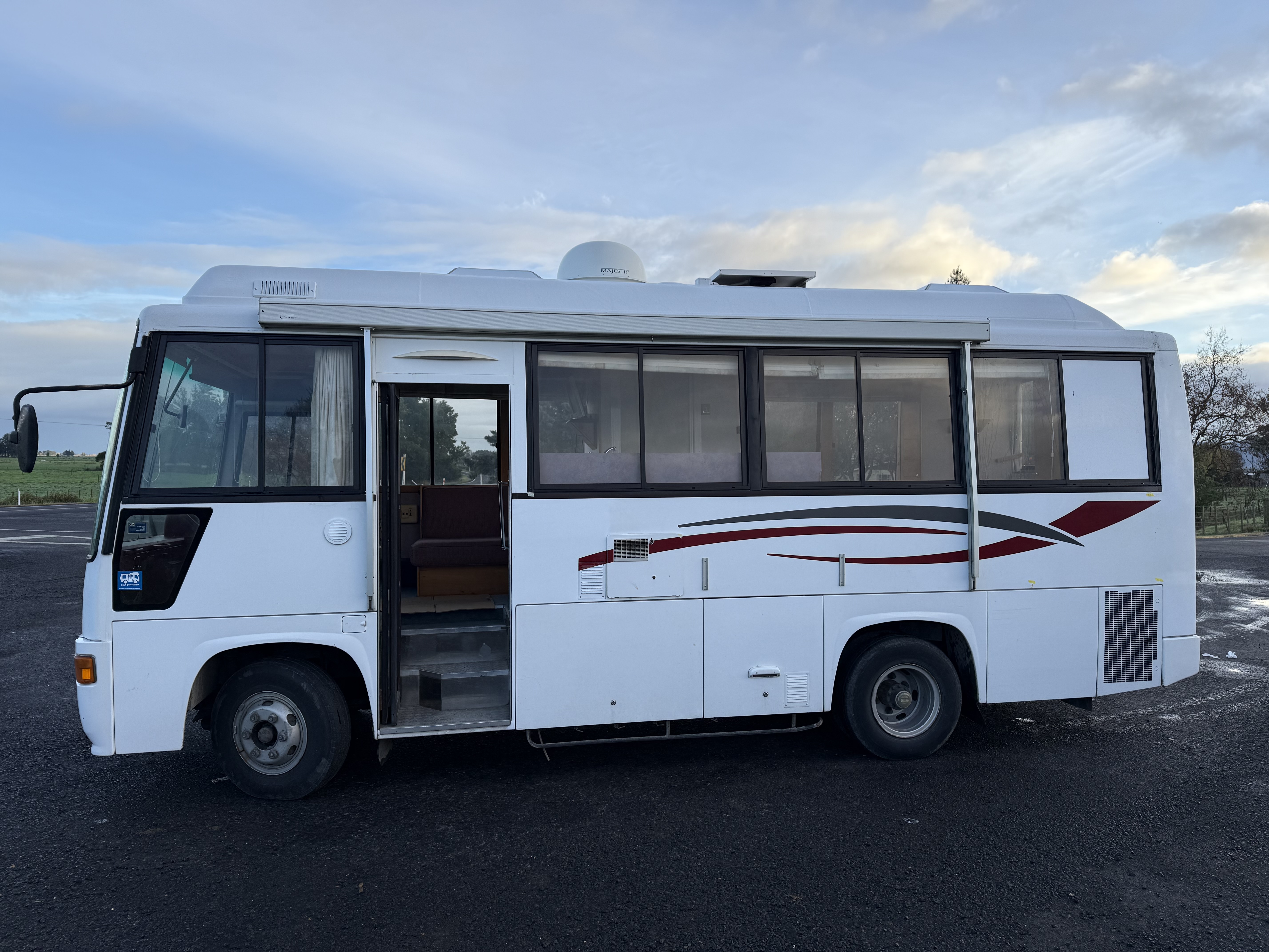 1990 Hino Rainbow Wide Body Bus Conversion photo 4