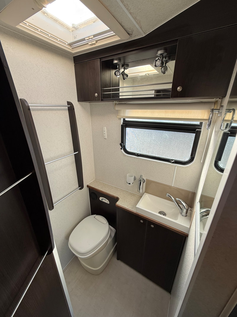 2008 Traillite Mitsubishi Fuso Canter motorhome photo 11
