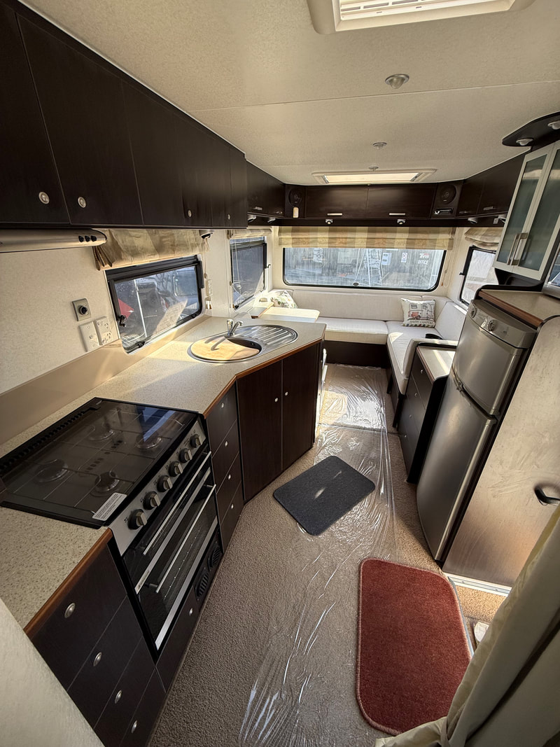 2008 Traillite Mitsubishi Fuso Canter motorhome photo 13