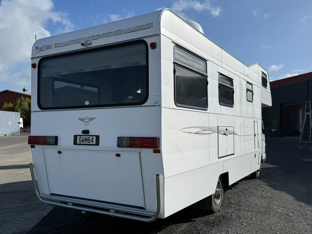 2008 Traillite Mitsubishi Fuso Canter motorhome photo 2