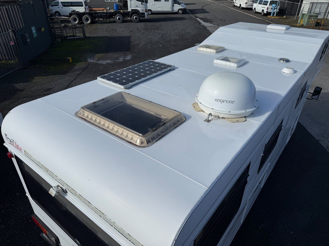 2008 Traillite Mitsubishi Fuso Canter motorhome photo 5