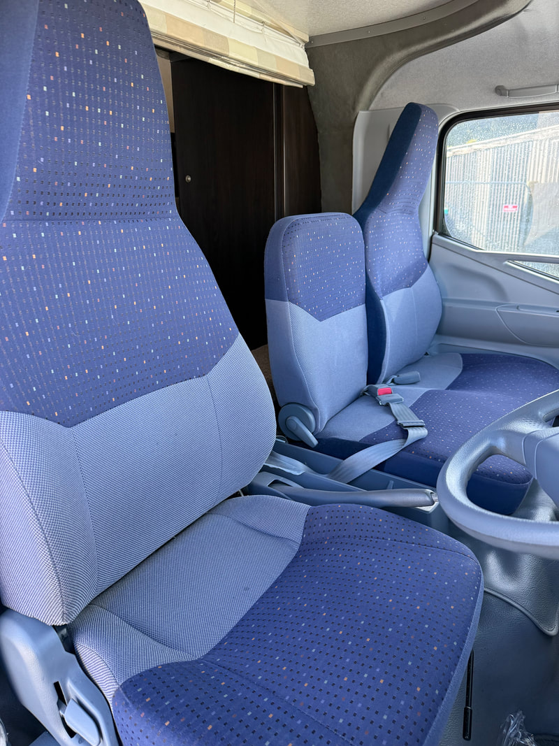 2008 Traillite Mitsubishi Fuso Canter motorhome photo 7