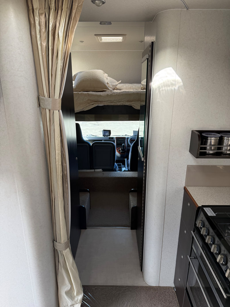 2008 Traillite Mitsubishi Fuso Canter motorhome photo 9